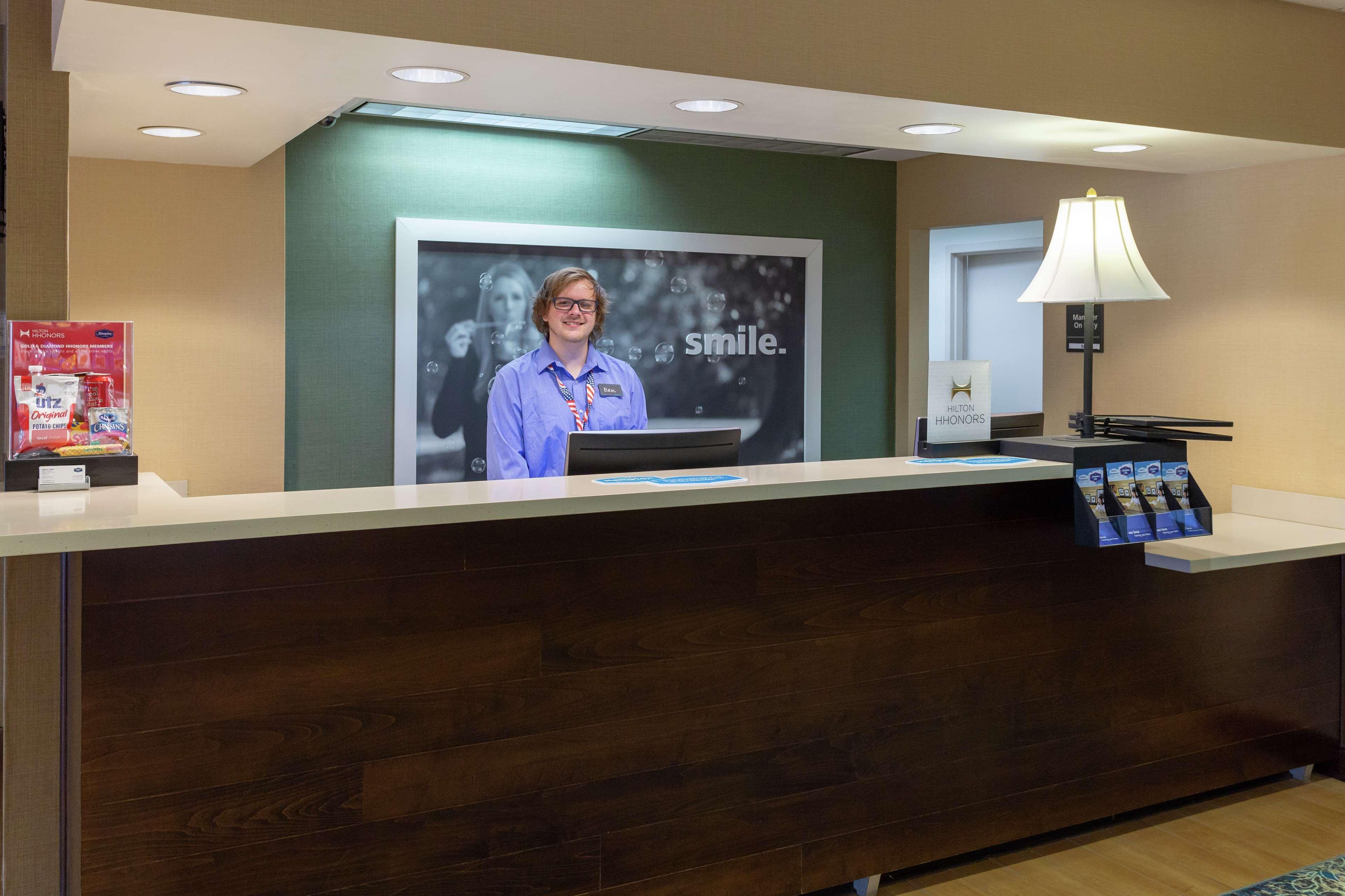 Hampton Inn Bedford Exteriör bild