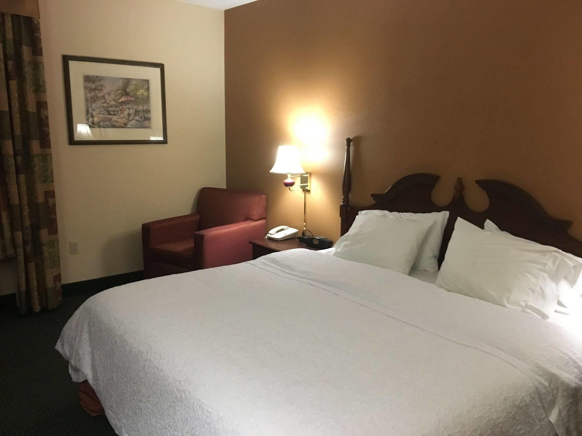 Hampton Inn Bedford Exteriör bild